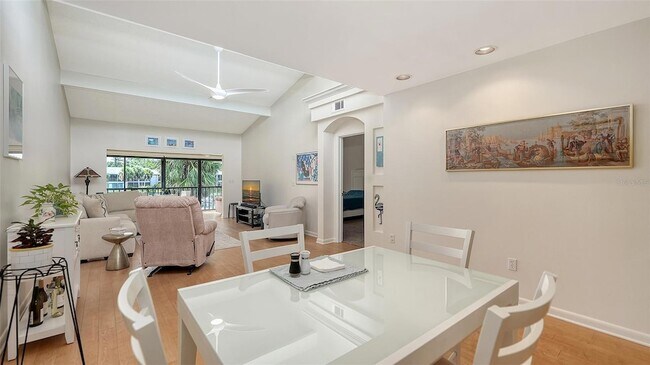 Foto del edificio - 1611 Clower Creek Dr