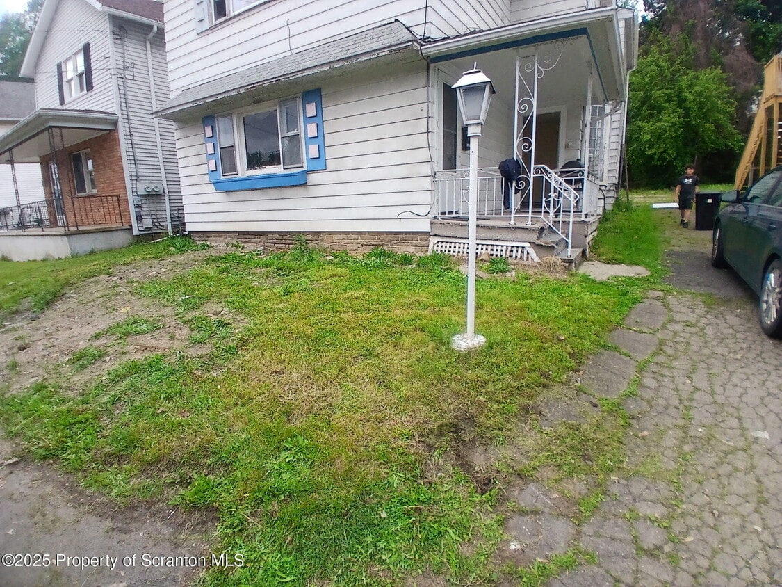 Primary Photo - 1729 Church Ave