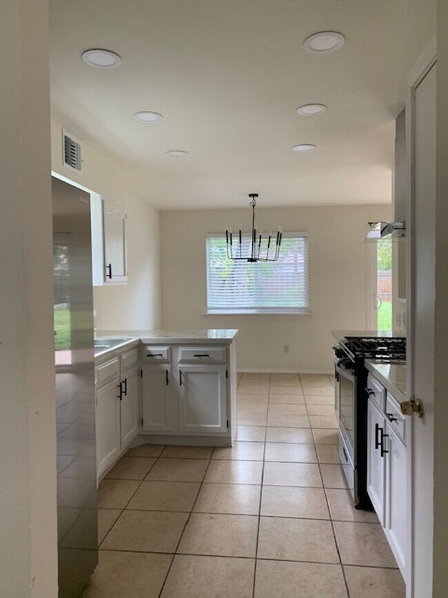 Foto del edificio - 4 bedroom, 2.5 bathroom, and 2 car garage house