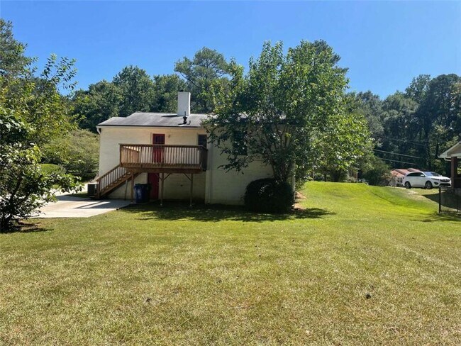 Building Photo - 2974 Hollywood Dr