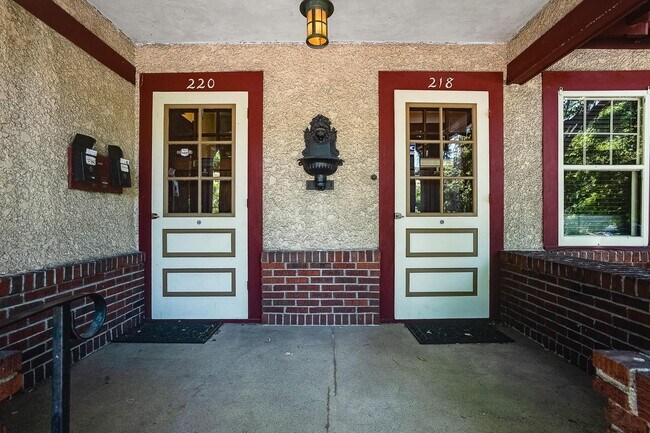 Building Photo - 218 W 40th Street