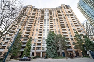 Building Photo - 18 Sommerset Way