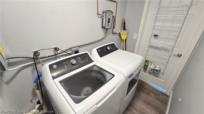 Foto del edificio - 681 Lake June Rd