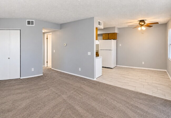 Foto del edificio - 3405 Holiday Ct