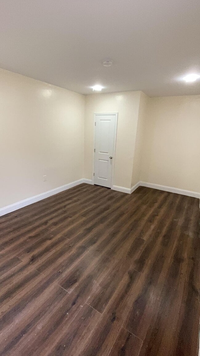 Foto del edificio - 242 W Bacon St