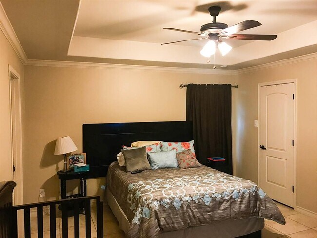 Building Photo - 1526 Belton Dr