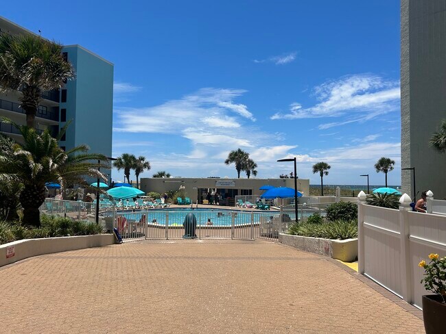 Complejo de condominios frente a la playa - 8817 S Thomas Dr