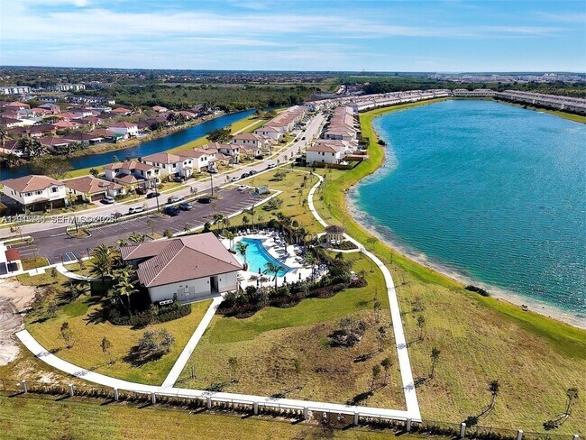 Foto del edificio - 10100 SW 228th Terrace