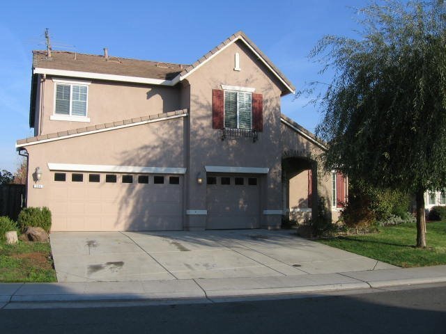 Building Photo - Lincoln 4 bedroom on quiet court.