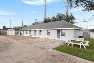 Building Photo - 3505 Amando St