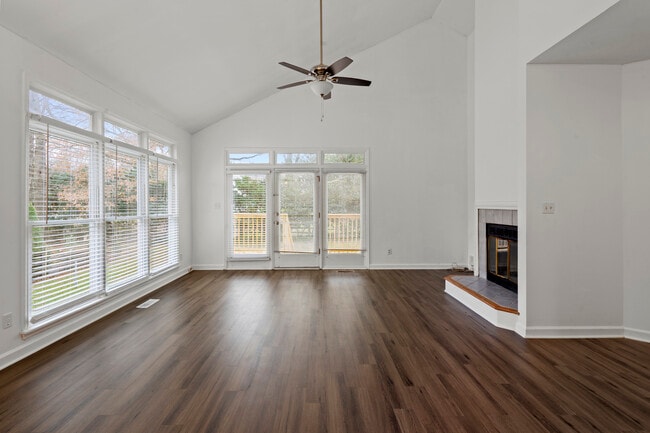 Foto del edificio - 6237 Creola Rd