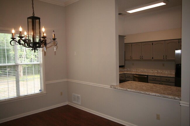 Building Photo - 6776 Dianna Dr