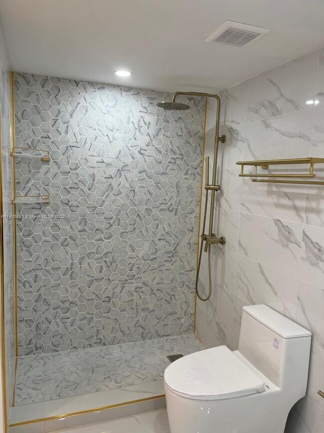 Foto del edificio - 7601 E Treasure Dr