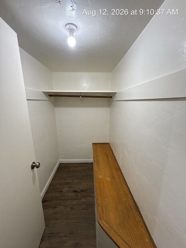 Foto del edificio - 1021-1033 W Tulare Ave