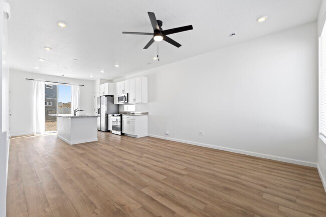 Building Photo - NEW Saratoga Springs Home
