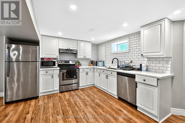 Building Photo - 312 E 45th St