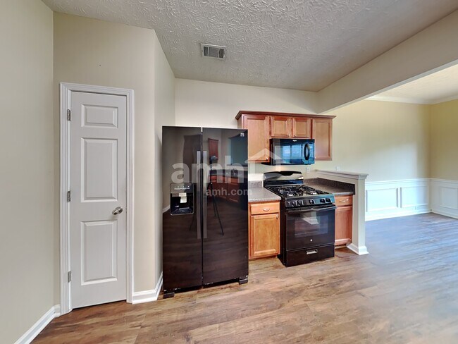 Foto del edificio - 616 Laurel Bnd