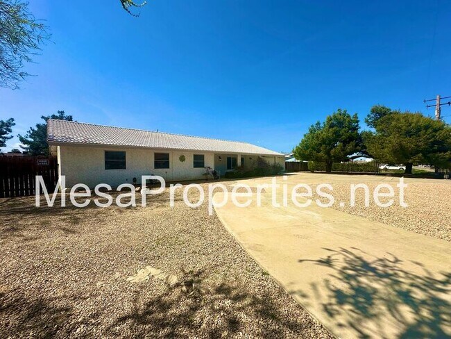 Foto del edificio - 7350 Lyons Ave