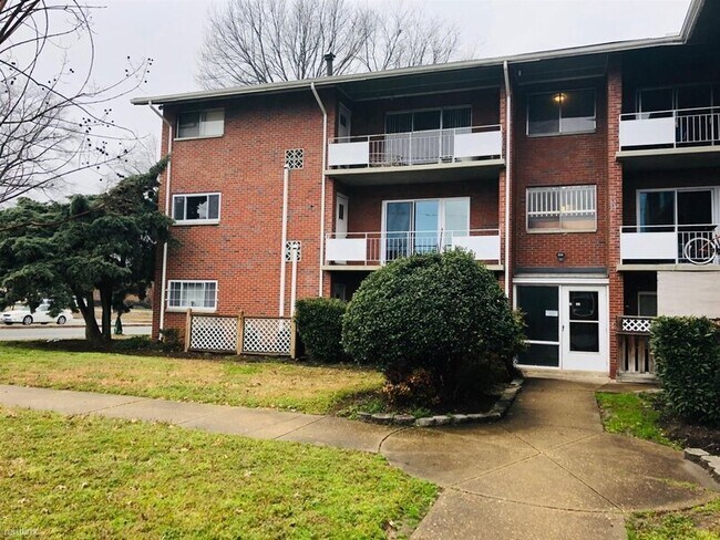 Building Photo - 4500 Grove Ave