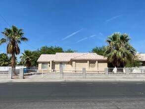 Building Photo - 915 H St