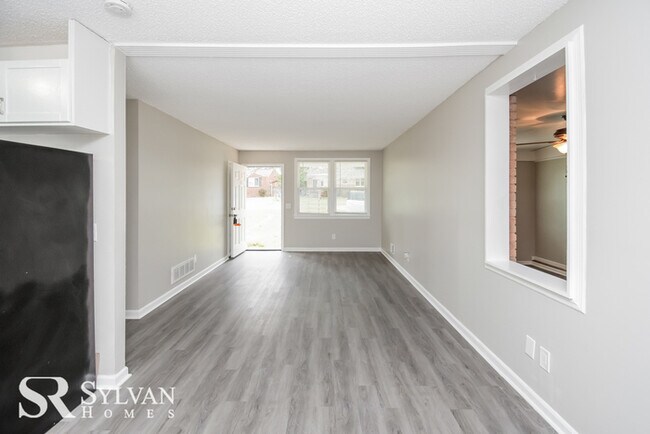 Building Photo - Come home to this adorable 3BR 1BA home
