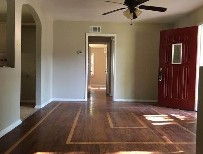 Foto del edificio - Cute 3-bedroom home! HOUSING ACCEPTED!