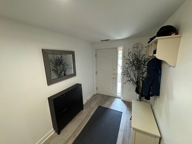 Building Photo - Amazing Garibaldi Square Townhome!