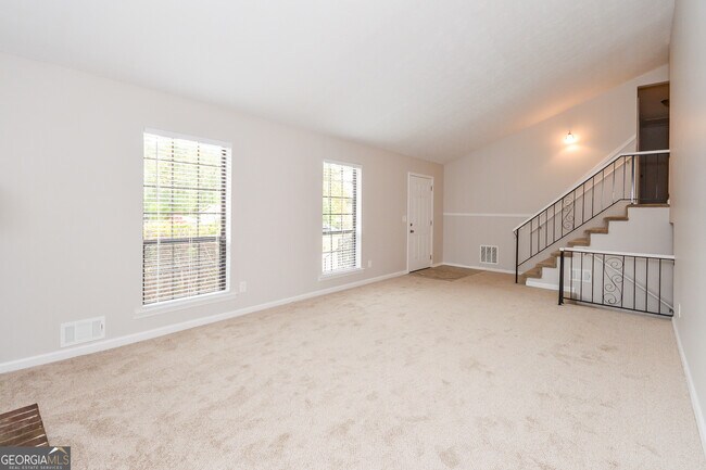 Building Photo - 705 Briarwood Rd SW