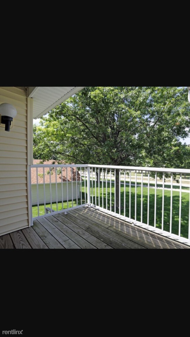 Building Photo - 6210 Meadow Crest Dr