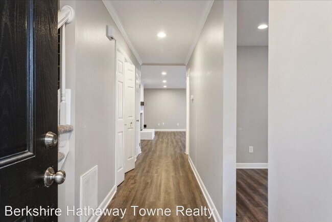 Building Photo - 3 br, 3 bath House - 338 James River Dr.