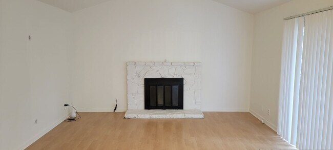 Building Photo - Cozy 3 bedroom 2 bath Home