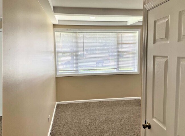 Foto del edificio - 4945 Paxton Rd