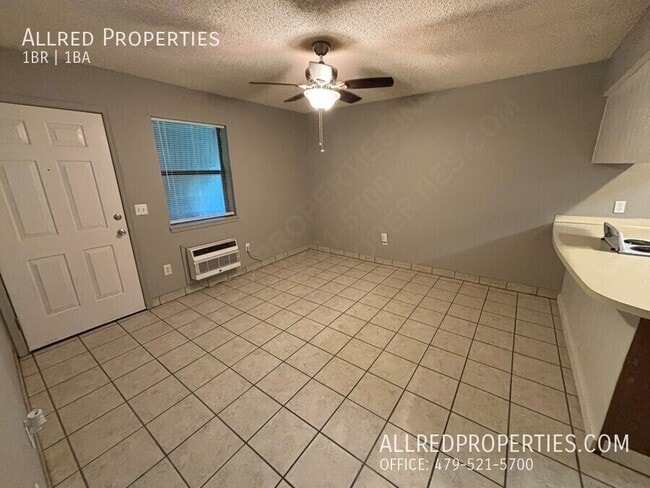 Foto del edificio - 1390 W Wedington Dr