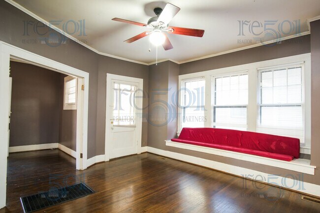 Building Photo - This Hillcrest Bungalow is just what you w...