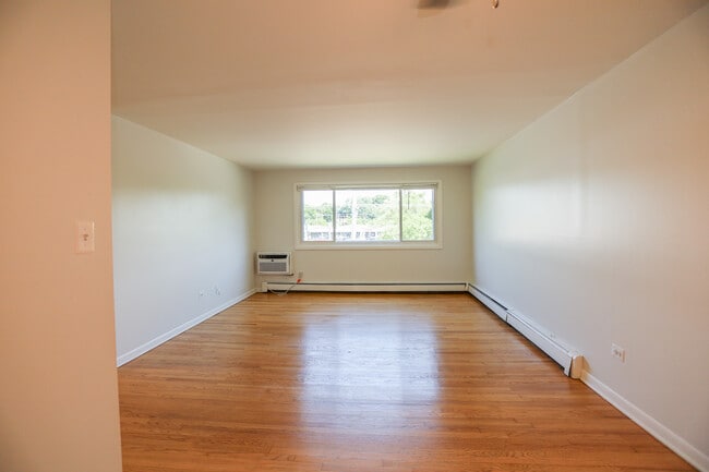 Building Photo - 700 McKinley Ave