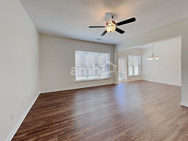 Foto del edificio - 302 Hardy Ives Lane