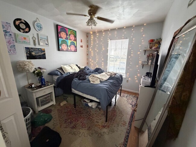 Foto del edificio - 4 Bedroom, 2.5 Bathroom Townhouse in the heart of Blacksburg