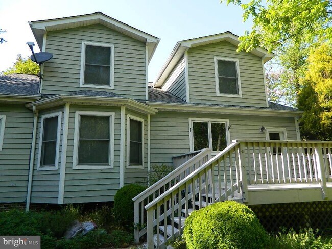 Building Photo - 42422 Laurel Farm Rd