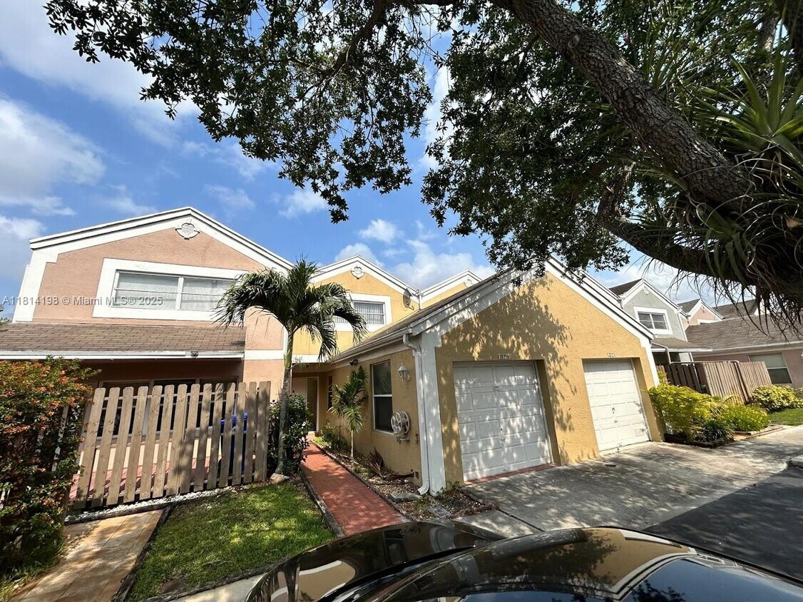 Foto principal - 1325 NW 124th Ave