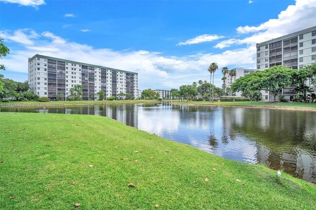 Foto del edificio - 2311 S Cypress Bend Dr