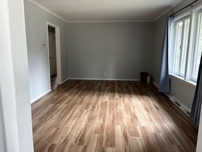 Building Photo - 1524 Waldman Ave