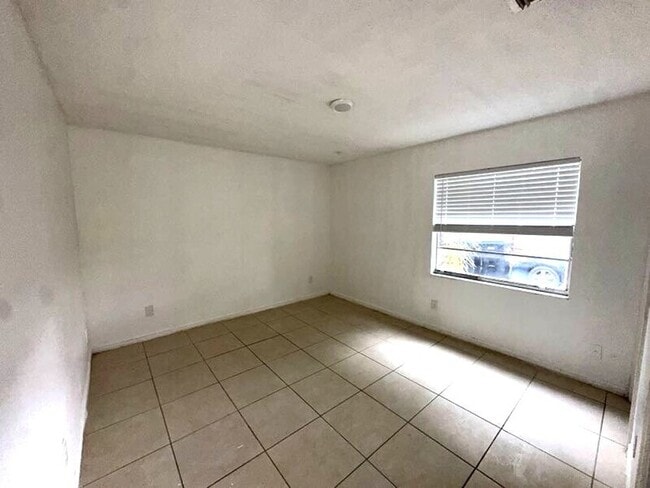 Photo - 5523 Lehigh Ave Apartment