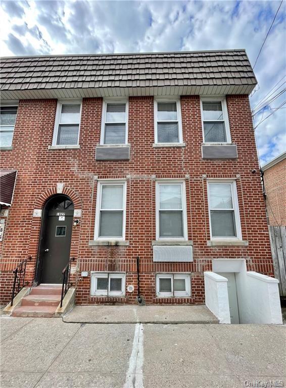 Primary Photo - 1827 Radcliff Ave