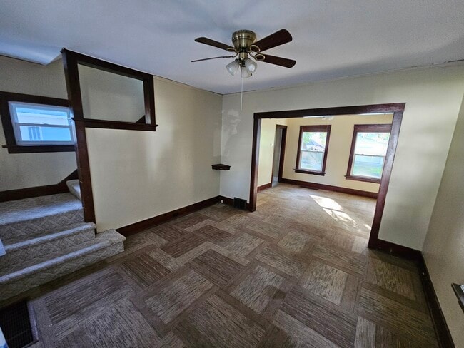 Building Photo - 3 bedroom, 2 bath house
