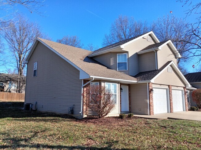 Building Photo - 4923 W Millbrook Dr