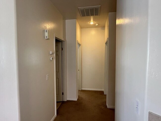 Building Photo - North Bakersfield Apartment 2 Bedroom, 2 B...