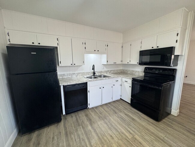 Foto del edificio - 611 Sunset Ln