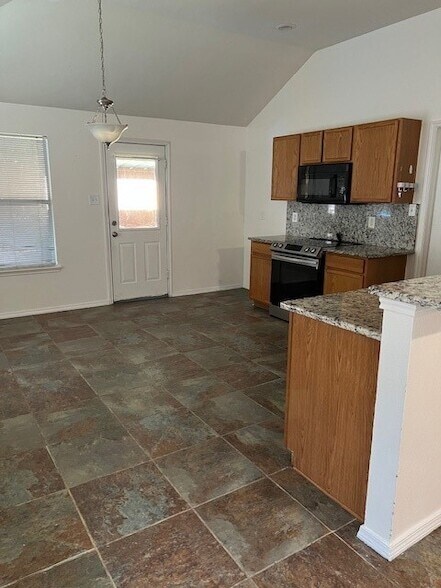 Foto del edificio - 8112 Autumn Creek Trail