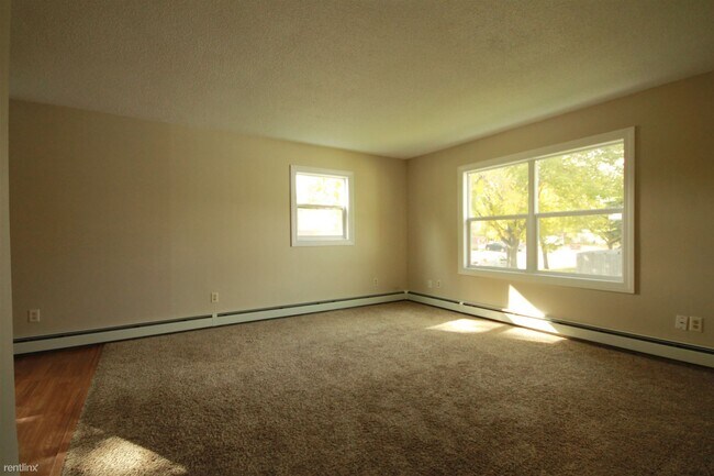 Building Photo - 2 br, 1 bath Duplex - 2010 Dyke Ave #2