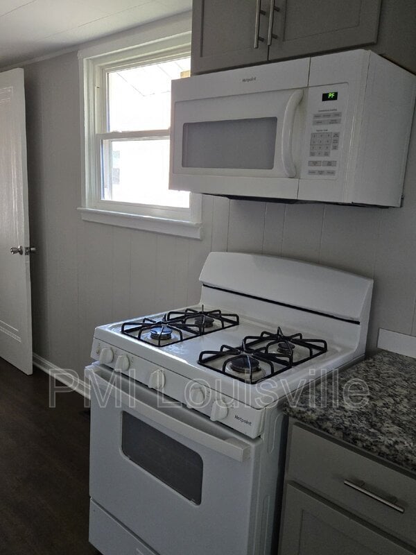 Building Photo - 1412 Lynnhurst Ave